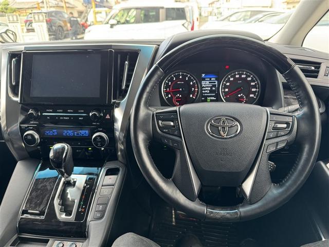 アルファード ２．５Ｓ　Ｃパッケージ　フルセグ　ミュージックプレイヤー接続可　バックカメラ　衝突被害軽減システム　ＥＴＣ　ドラレコ　両側電動スライド　ＬＥＤヘッドランプ　乗車定員７人　３列シート　ワンオーナー（11枚目）