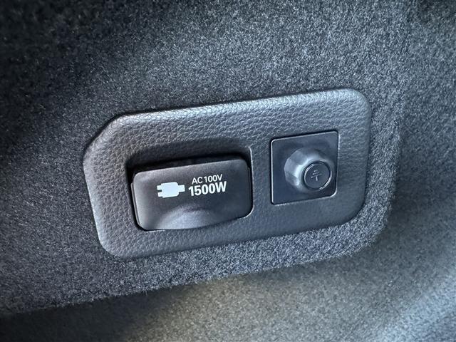 カローラツーリング ハイブリッド ダブルバイビー フルセグ メモリーナビ ミュージックプレイヤー接続可 バックカメラ 衝突被害軽減システム ETC ドラレコ LEDヘッドランプ ワンオーナー 記録簿(11枚目)