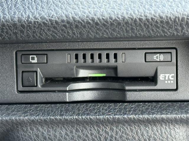 エスクァイア ハイブリッドＧｉプレミアムパッケジブラックテーラード　フルセグ　メモリーナビ　ＤＶＤ再生　ミュージックプレイヤー接続可　バックカメラ　衝突被害軽減システム　ＥＴＣ　ドラレコ　両側電動スライド　ＬＥＤヘッドランプ　乗車定員７人　３列シート　ワンオーナー（7枚目）