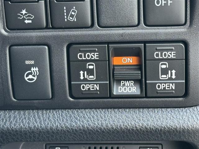 エスクァイア ハイブリッドＧｉプレミアムパッケジブラックテーラード　フルセグ　メモリーナビ　ＤＶＤ再生　ミュージックプレイヤー接続可　バックカメラ　衝突被害軽減システム　ＥＴＣ　ドラレコ　両側電動スライド　ＬＥＤヘッドランプ　乗車定員７人　３列シート　ワンオーナー（9枚目）