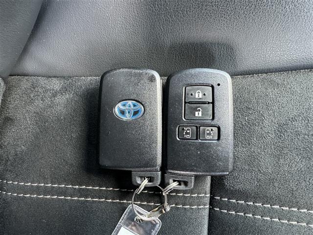 エスクァイア ハイブリッドＧｉプレミアムパッケジブラックテーラード　フルセグ　メモリーナビ　ＤＶＤ再生　ミュージックプレイヤー接続可　バックカメラ　衝突被害軽減システム　ＥＴＣ　ドラレコ　両側電動スライド　ＬＥＤヘッドランプ　乗車定員７人　３列シート　ワンオーナー（11枚目）