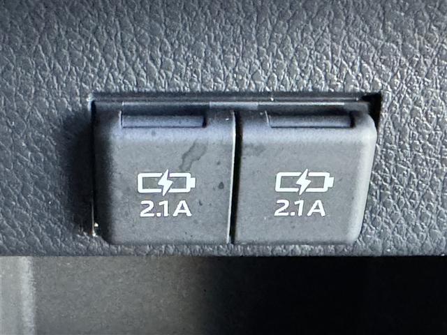 エスクァイア ハイブリッドＧｉプレミアムパッケジブラックテーラード　フルセグ　メモリーナビ　ＤＶＤ再生　ミュージックプレイヤー接続可　バックカメラ　衝突被害軽減システム　ＥＴＣ　ドラレコ　両側電動スライド　ＬＥＤヘッドランプ　乗車定員７人　３列シート　ワンオーナー（14枚目）