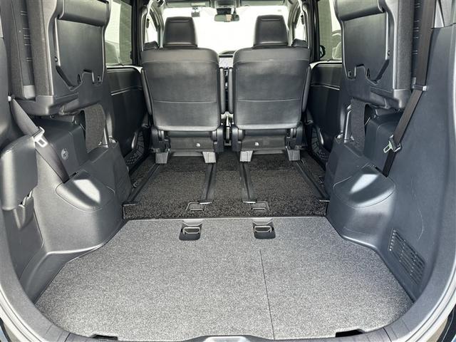 エスクァイア ハイブリッドＧｉプレミアムパッケジブラックテーラード　フルセグ　メモリーナビ　ＤＶＤ再生　ミュージックプレイヤー接続可　バックカメラ　衝突被害軽減システム　ＥＴＣ　ドラレコ　両側電動スライド　ＬＥＤヘッドランプ　乗車定員７人　３列シート　ワンオーナー（29枚目）