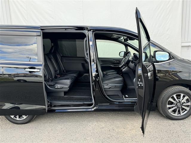 エスクァイア ハイブリッドＧｉプレミアムパッケジブラックテーラード　フルセグ　メモリーナビ　ＤＶＤ再生　ミュージックプレイヤー接続可　バックカメラ　衝突被害軽減システム　ＥＴＣ　ドラレコ　両側電動スライド　ＬＥＤヘッドランプ　乗車定員７人　３列シート　ワンオーナー（31枚目）