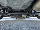 クルマの底面の状態です!錆や腐食がほとんど見られず非常にきれいな状態に保たれています!足回りやマフラー周辺も良好で安心してお乗りいただけます!