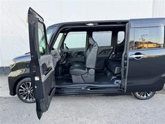 ������¦�ɥ��Ⱥ�¦���饤�ɥɥ��δ֤���Τʤ����ι�¤�ȤʤäƤ��ꡢ�����Ȥ��������Ǥ��� 6