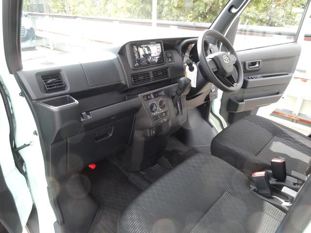 ハイゼットカーゴ クルーズ　サポカーＳワイド適合　Ｂカメラ　エアコン　アクセサリーソケット　Ｐスタート　スマートインナーミラー　コーナーセンサー　横滑り防止機能　誤発進抑制機能　電動格納ミラー　パワーウインドウ　キーフリー（16枚目）