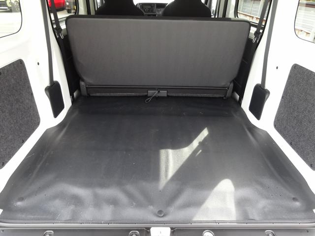 ハイゼットカーゴ ＤＸ　サポカーＳワイド適合　オーディオ　エアコン　アクセサリーソケット　コーナーセンサー　アイドリングストップ　光軸調整ダイヤル　横滑り防止機能　誤発進抑制機能　パワーウインドウ　キーレス（9枚目）