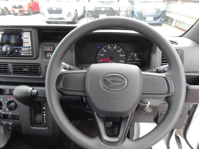 ハイゼットカーゴ ＤＸ　サポカーＳワイド適合　オーディオ　エアコン　アクセサリーソケット　コーナーセンサー　アイドリングストップ　光軸調整ダイヤル　横滑り防止機能　誤発進抑制機能　パワーウインドウ　キーレス（12枚目）