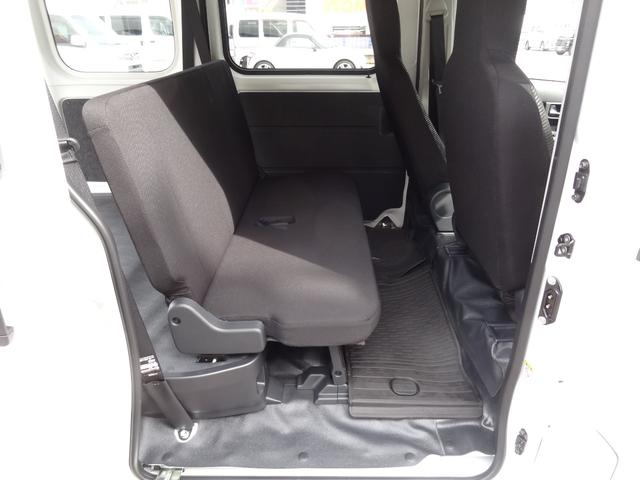 ハイゼットカーゴ ＤＸ　サポカーＳワイド適合　オーディオ　エアコン　アクセサリーソケット　コーナーセンサー　アイドリングストップ　光軸調整ダイヤル　横滑り防止機能　誤発進抑制機能　パワーウインドウ　キーレス（16枚目）