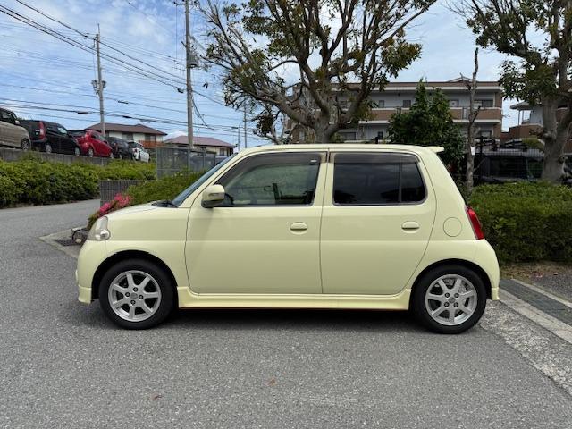 エッセ カスタム　禁煙車　キーレスエントリー　タコメーター　アルミホイール　電動格納ウインカードアミラー　パワステ　パワーウインド　走行４８５００キロ（9枚目）