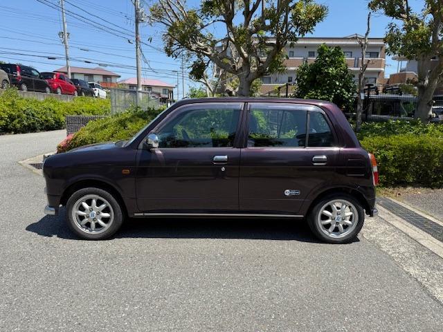 ミラジーノ ミニライトスペシャル　メモリアルエディション　禁煙車　キーレスエントリー　電動格納ドアミラー　専用アルミホイール　専用フロアマット　パワステ　パワーウインド　走行３５３００ｋｍ（9枚目）