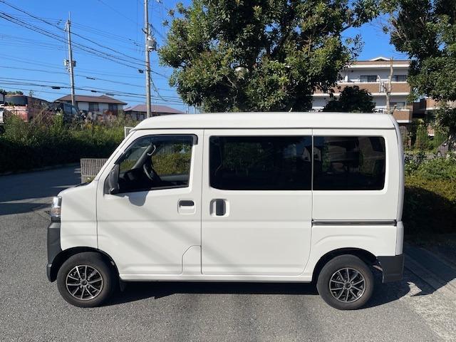 ハイゼットカーゴ 　２シーター　禁煙車　スマートアシスト機能　ドライブレコーダー　ＥＴＣ　メモリーナビ　ＴＶ　デジタルインナーミラー　キーレス　バックカメラ（9枚目）