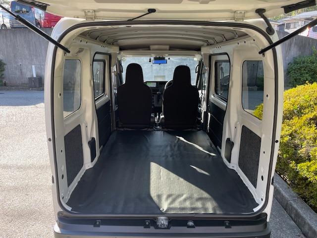ハイゼットカーゴ 　２シーター　禁煙車　スマートアシスト機能　ドライブレコーダー　ＥＴＣ　メモリーナビ　ＴＶ　デジタルインナーミラー　キーレス　バックカメラ（13枚目）
