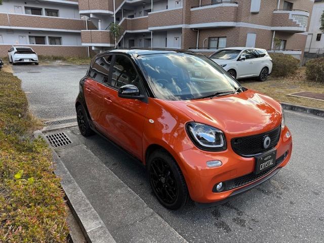 スマートフォーフォー ターボ　禁煙車　ターボ　ＥＴＣ　ガラスルーフ　黒革　シートヒーター　ドライブレコーダー　ＩＳＯ　ＦＩＸ　アルミ　キーレスエントリー（8枚目）