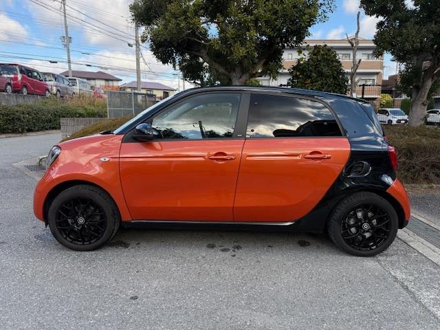 スマートフォーフォー ターボ　禁煙車　ターボ　ＥＴＣ　ガラスルーフ　黒革　シートヒーター　ドライブレコーダー　ＩＳＯ　ＦＩＸ　アルミ　キーレスエントリー（9枚目）