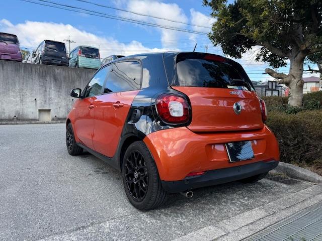 スマートフォーフォー ターボ　禁煙車　ターボ　ＥＴＣ　ガラスルーフ　黒革　シートヒーター　ドライブレコーダー　ＩＳＯ　ＦＩＸ　アルミ　キーレスエントリー（10枚目）