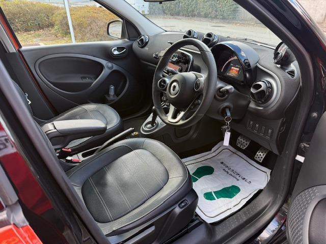 スマートフォーフォー ターボ　禁煙車　ターボ　ＥＴＣ　ガラスルーフ　黒革　シートヒーター　ドライブレコーダー　ＩＳＯ　ＦＩＸ　アルミ　キーレスエントリー（14枚目）