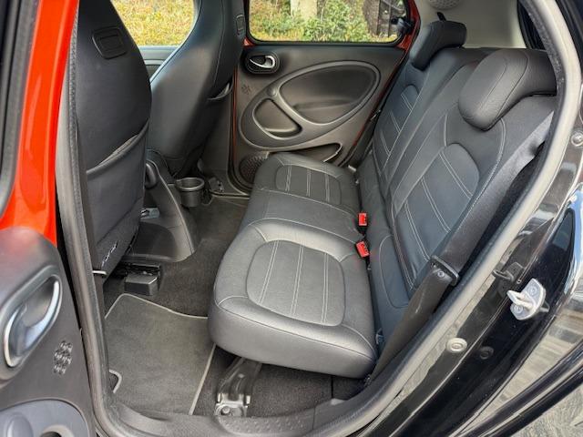 スマートフォーフォー ターボ　禁煙車　ターボ　ＥＴＣ　ガラスルーフ　黒革　シートヒーター　ドライブレコーダー　ＩＳＯ　ＦＩＸ　アルミ　キーレスエントリー（15枚目）