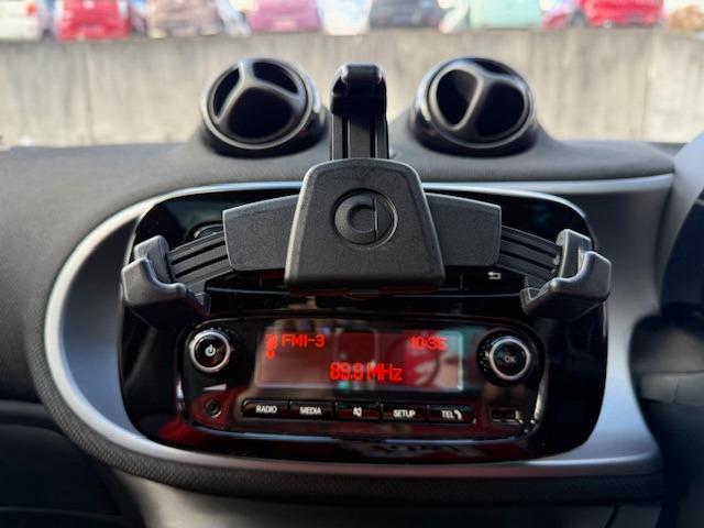 スマートフォーフォー ターボ　禁煙車　ターボ　ＥＴＣ　ガラスルーフ　黒革　シートヒーター　ドライブレコーダー　ＩＳＯ　ＦＩＸ　アルミ　キーレスエントリー（18枚目）