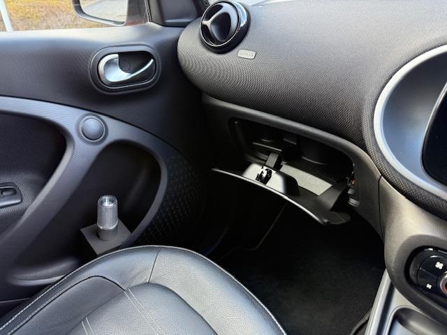 スマートフォーフォー ターボ　禁煙車　ターボ　ＥＴＣ　ガラスルーフ　黒革　シートヒーター　ドライブレコーダー　ＩＳＯ　ＦＩＸ　アルミ　キーレスエントリー（21枚目）