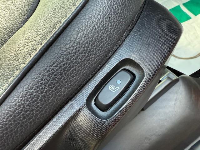 スマートフォーフォー ターボ　禁煙車　ターボ　ＥＴＣ　ガラスルーフ　黒革　シートヒーター　ドライブレコーダー　ＩＳＯ　ＦＩＸ　アルミ　キーレスエントリー（24枚目）