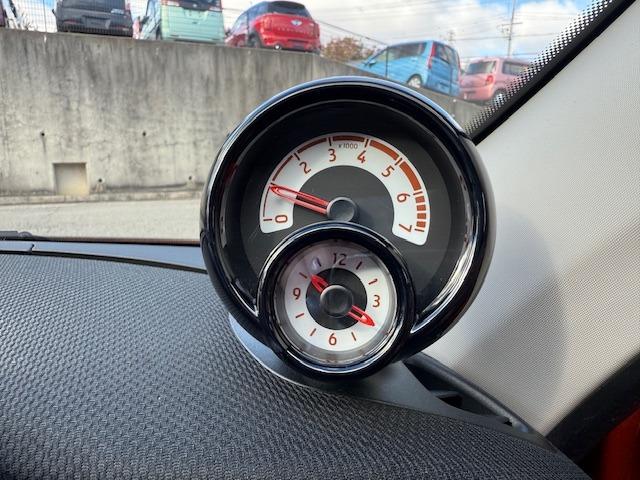 スマートフォーフォー ターボ　禁煙車　ターボ　ＥＴＣ　ガラスルーフ　黒革　シートヒーター　ドライブレコーダー　ＩＳＯ　ＦＩＸ　アルミ　キーレスエントリー（25枚目）