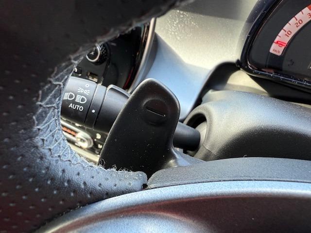 スマートフォーフォー ターボ　禁煙車　ターボ　ＥＴＣ　ガラスルーフ　黒革　シートヒーター　ドライブレコーダー　ＩＳＯ　ＦＩＸ　アルミ　キーレスエントリー（27枚目）