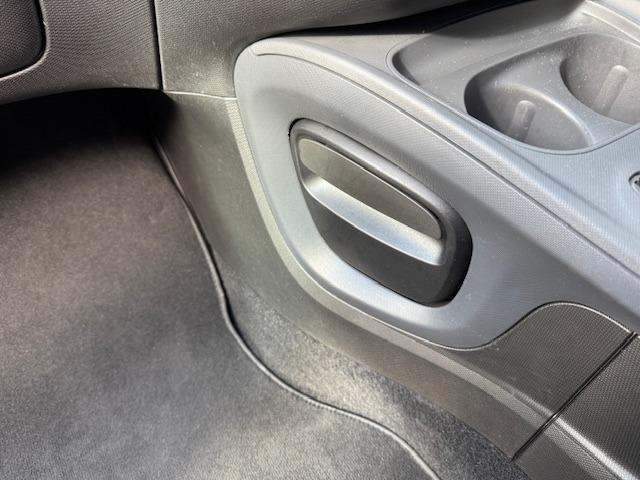 スマートフォーフォー ターボ　禁煙車　ターボ　ＥＴＣ　ガラスルーフ　黒革　シートヒーター　ドライブレコーダー　ＩＳＯ　ＦＩＸ　アルミ　キーレスエントリー（31枚目）