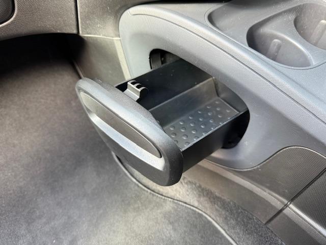 スマートフォーフォー ターボ　禁煙車　ターボ　ＥＴＣ　ガラスルーフ　黒革　シートヒーター　ドライブレコーダー　ＩＳＯ　ＦＩＸ　アルミ　キーレスエントリー（32枚目）