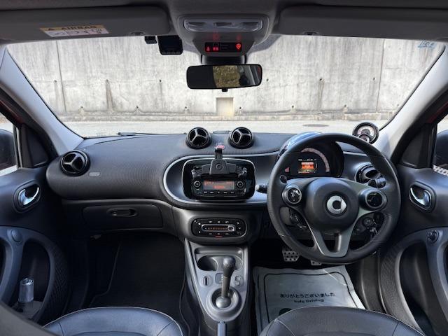 スマートフォーフォー ターボ　禁煙車　ターボ　ＥＴＣ　ガラスルーフ　黒革　シートヒーター　ドライブレコーダー　ＩＳＯ　ＦＩＸ　アルミ　キーレスエントリー（35枚目）