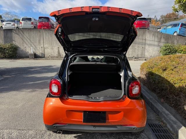 スマートフォーフォー ターボ　禁煙車　ターボ　ＥＴＣ　ガラスルーフ　黒革　シートヒーター　ドライブレコーダー　ＩＳＯ　ＦＩＸ　アルミ　キーレスエントリー（41枚目）