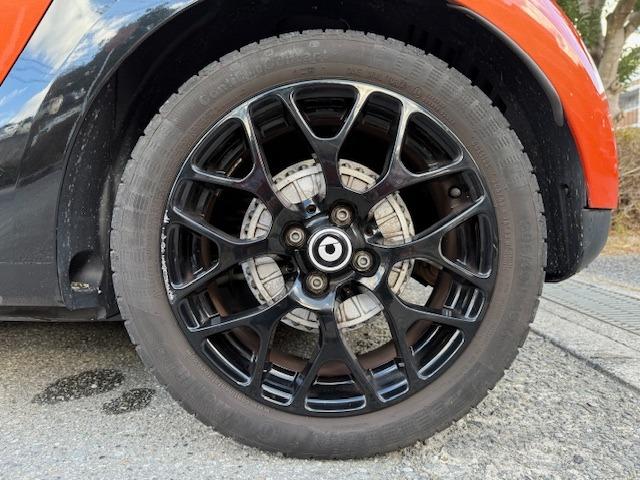 スマートフォーフォー ターボ　禁煙車　ターボ　ＥＴＣ　ガラスルーフ　黒革　シートヒーター　ドライブレコーダー　ＩＳＯ　ＦＩＸ　アルミ　キーレスエントリー（45枚目）