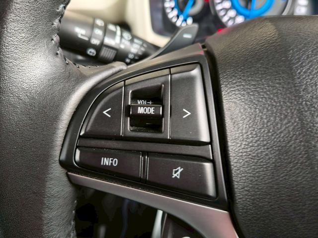 【ステアリングオーディオスイッチ】ハンドルから手を離さずナビやオーディオの操作ができます！