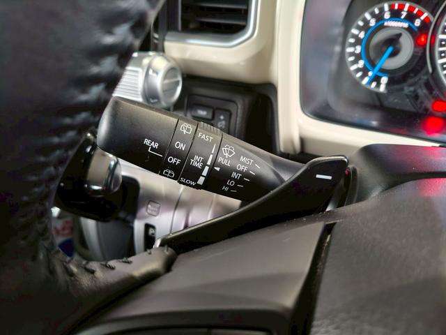 【時間調整付間欠ワイパー】間欠動作時のふき取りの頻度を調整できます！