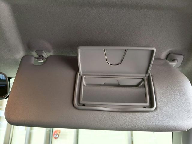 サンバイザーにはミラーが付いてます！