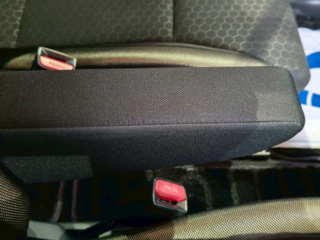 アームレスト付きなので長距離ドライブも快適！