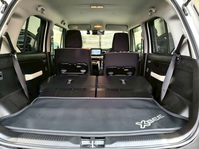 後席を倒せば大きな荷物も積めます！