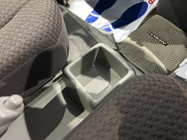 エブリイ ＪＯＩＮ　６型　ディスプレイオーディオ　バックカメラ　前後衝突被害軽減ブレーキ　ディスプレイオーディオ　バックカメラ　マニュアルエアコン　オートライト　キーレスプッシュスタート　シートヒーター　チルトステアリング（29枚目）