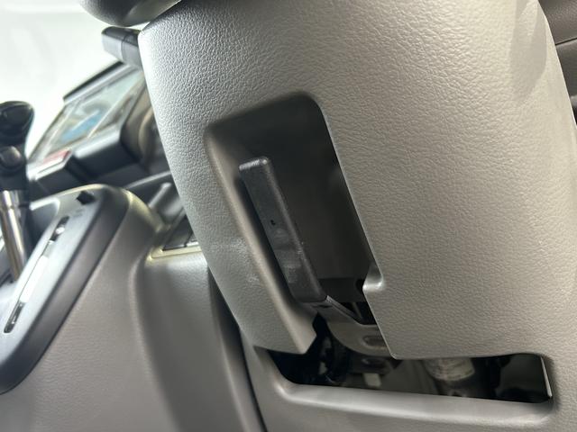 エブリイ ＪＯＩＮ　６型　ディスプレイオーディオ　バックカメラ　前後衝突被害軽減ブレーキ　ディスプレイオーディオ　バックカメラ　マニュアルエアコン　オートライト　キーレスプッシュスタート　シートヒーター　チルトステアリング（31枚目）