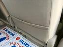 【運転席シートバックポケット】運転席の背面にポケットが付いてます!