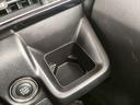 運転席には大きめのドリンクホルダーが付いています!