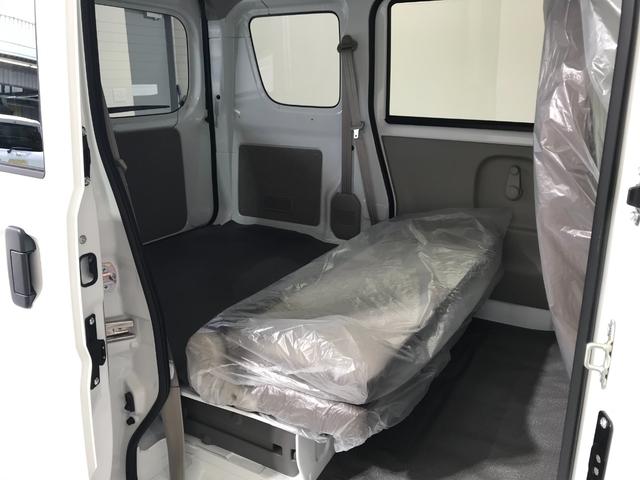 エブリイ PAリミテッド 軽自動車 届出済未使用車 衝突被害軽減ブレーキ キーレスエントリー 両側スライドドア 運転席エアバック 助手席エアバック パワーステアリング エアコン 障害物センサー オートマチックハイビーム ABS(70枚目)