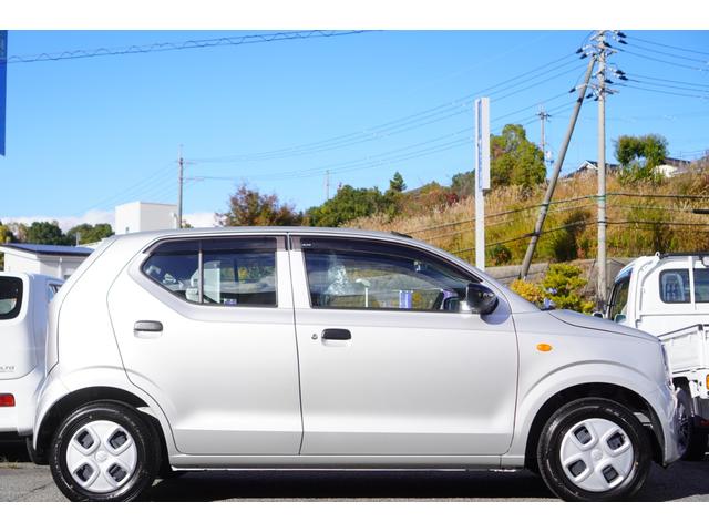 アルト Ｆ　５速ＭＴ／最終型／ワンオーナー／オートライト／純正ＣＤオーディオ／ＡＢＳ／キーレスキー／ドアバイザー／フロアマット／シートカバー／カラードドアミラーカバー（4枚目）