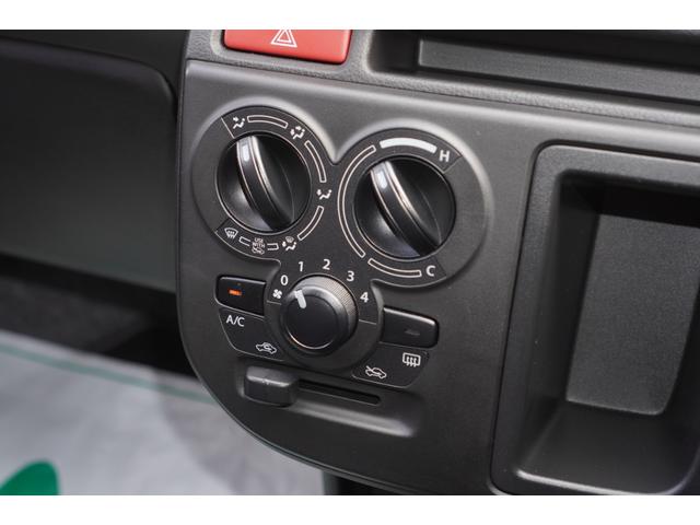 アルト Ｆ　５速ＭＴ／最終型／ワンオーナー／オートライト／純正ＣＤオーディオ／ＡＢＳ／キーレスキー／ドアバイザー／フロアマット／シートカバー／カラードドアミラーカバー（12枚目）