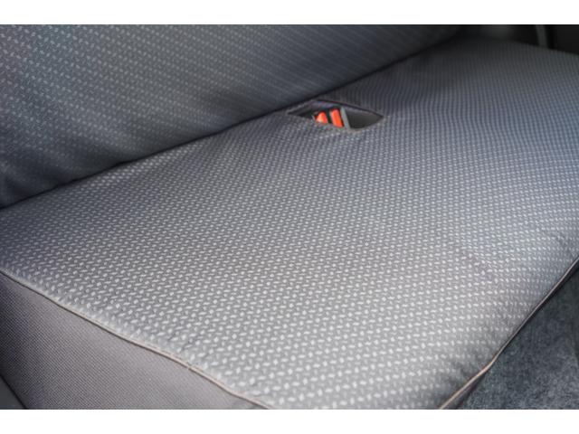 アルト Ｆ　５速ＭＴ／最終型／ワンオーナー／オートライト／純正ＣＤオーディオ／ＡＢＳ／キーレスキー／ドアバイザー／フロアマット／シートカバー／カラードドアミラーカバー（16枚目）