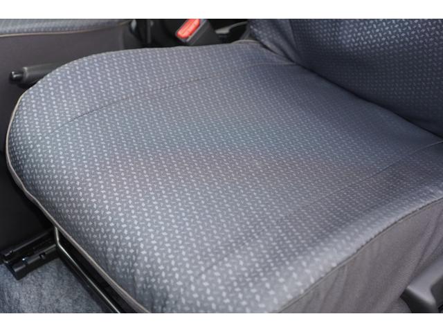 アルト Ｆ　５速ＭＴ／最終型／ワンオーナー／オートライト／純正ＣＤオーディオ／ＡＢＳ／キーレスキー／ドアバイザー／フロアマット／シートカバー／カラードドアミラーカバー（24枚目）