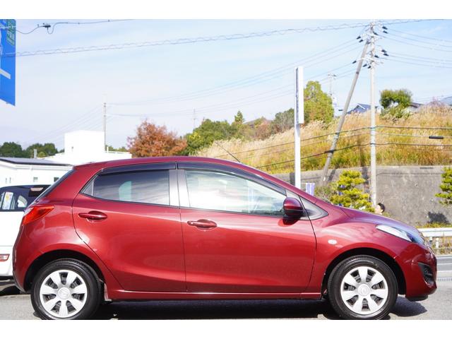 デミオ １３Ｃ　５速ＭＴ／ワンオーナー／バリューパッケージ／ダークテインテッドガラス／キーレスキー／電動格納ミラー／ＣＤオーディオ（ＵＳＢ端子付き）（4枚目）