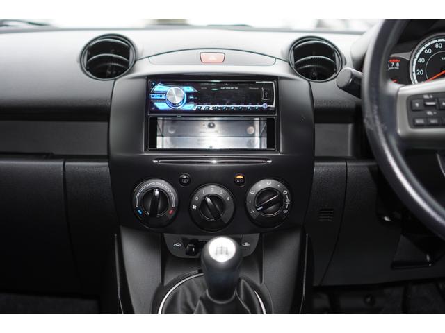 デミオ １３Ｃ　５速ＭＴ／ワンオーナー／バリューパッケージ／ダークテインテッドガラス／キーレスキー／電動格納ミラー／ＣＤオーディオ（ＵＳＢ端子付き）（10枚目）