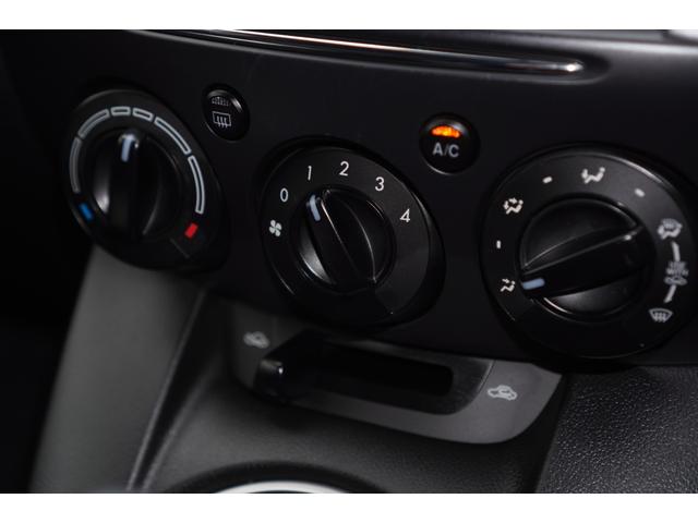 デミオ １３Ｃ　５速ＭＴ／ワンオーナー／バリューパッケージ／ダークテインテッドガラス／キーレスキー／電動格納ミラー／ＣＤオーディオ（ＵＳＢ端子付き）（12枚目）